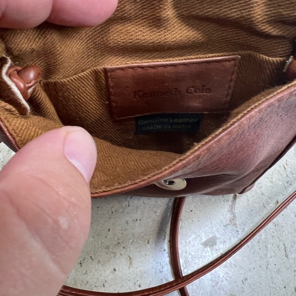 Kenneth Cole Football Inspired Small Crossbody Leather Bag Made in India - Picture 5 of 7